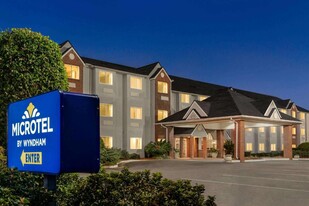 Microtel Inn & Suites by Wyndham Tifton - Motel