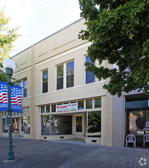 105-117 S Patterson St Valdosta, GA portfolio of 2 properties for sale on LoopNet.com - Primary Photo - Image 2 of 13