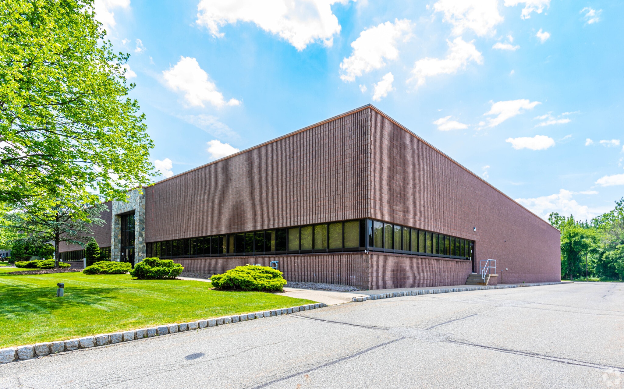 10 York Ave, West Caldwell, NJ for lease Building Photo- Image 1 of 7