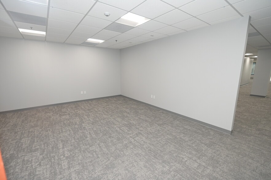 225 E Robinson St, Orlando, FL for lease - Interior Photo - Image 2 of 66