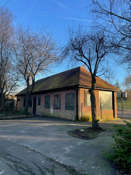 Memorial Park, London for lease - Primary Photo - Image 1 of 1