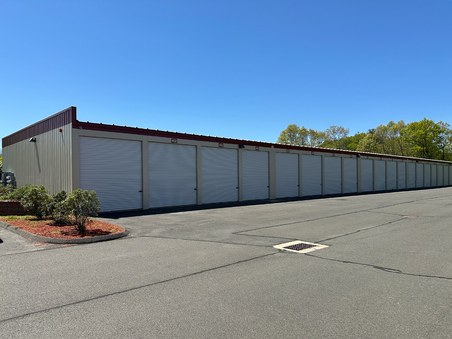 200 Old County Cir, Windsor Locks, CT for sale Primary Photo- Image 1 of 1