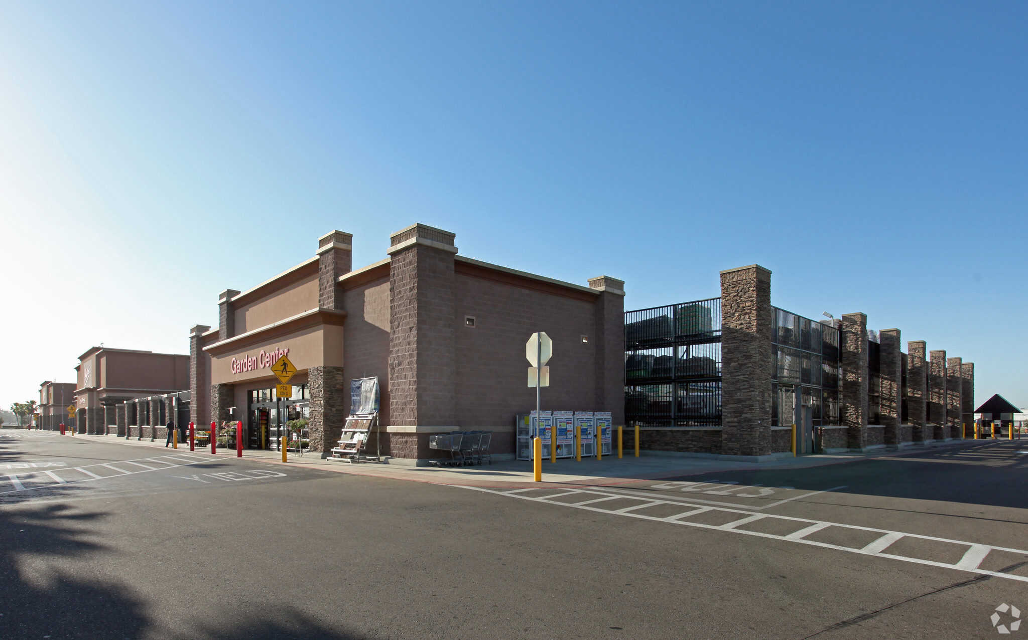 770 W El Monte Way, Dinuba, CA for sale Primary Photo- Image 1 of 1