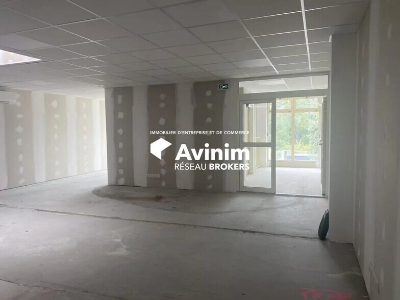 Flex in Montauroux for lease - Building Photo - Image 2 of 17