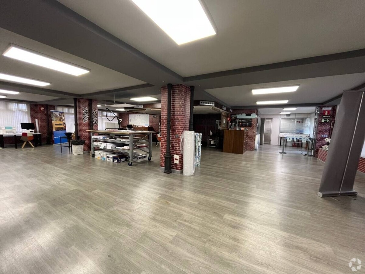 Madrid, MAD 28016 - Unit Puerta 1C, Esc. 1 - - Interior Photo - Image 1 of 17