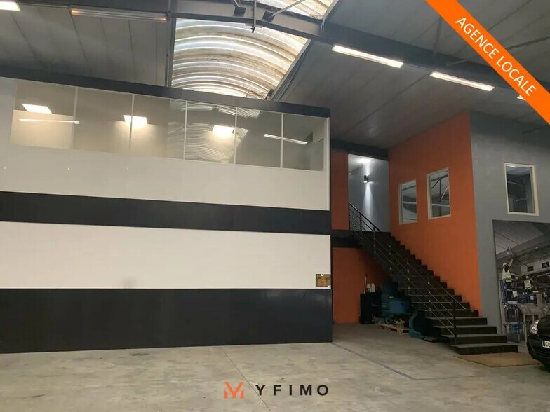 Flex in Achères for sale - Interior Photo - Image 2 of 12