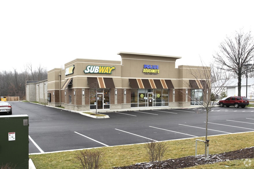 8104 National Tpke, Louisville, KY for lease - Building Photo - Image 1 of 3