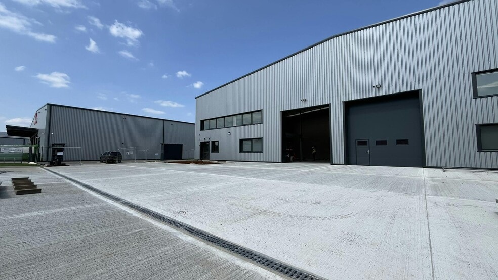 London Rd, Macclesfield for lease - Building Photo - Image 2 of 7