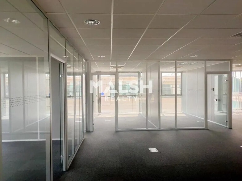 Office in Bron for sale - Interior Photo - Image 3 of 8