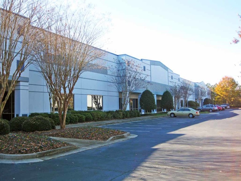 5945 Cabot Pky, Alpharetta, GA for lease - Primary Photo - Image 1 of 6