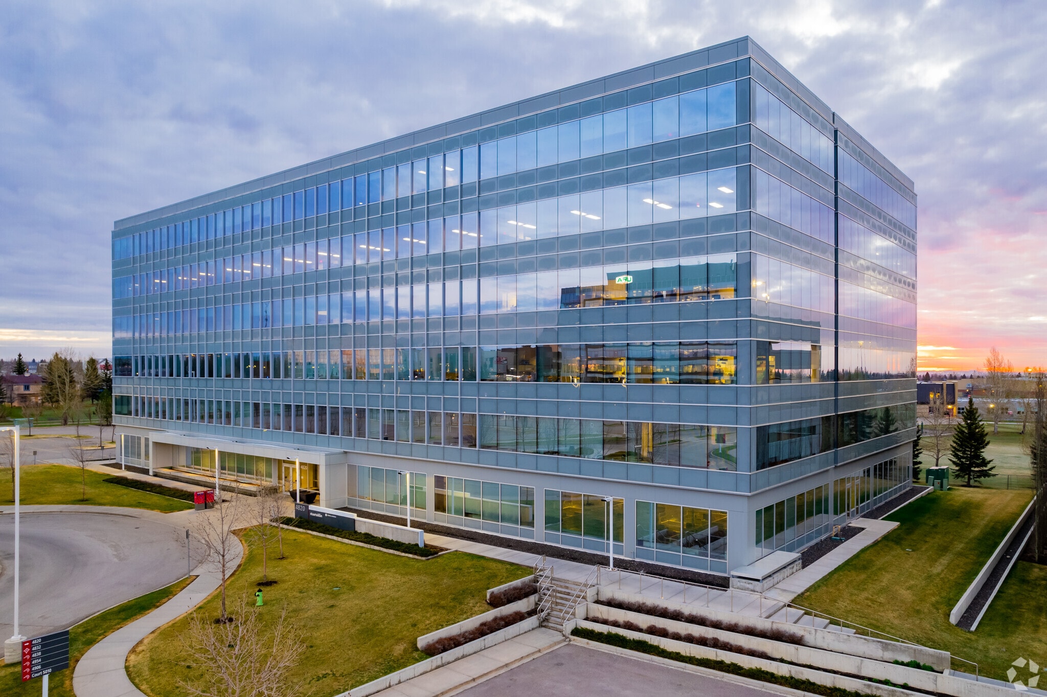 4820 Richard Rd SW, Calgary, AB for lease Primary Photo- Image 1 of 13