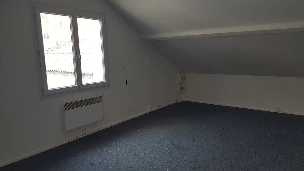 Office in Champigny-Sur-Marne for lease - Building Photo - Image 3 of 5