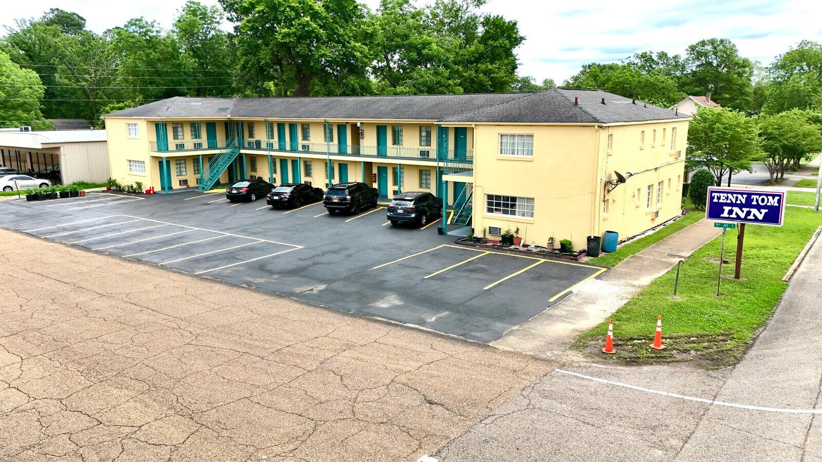 200 3rd Ave S, Amory, MS 38821 Tenn Tom Inn