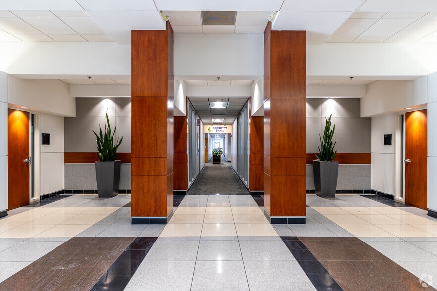 5800 Foxridge Dr, Mission, KS for lease - Lobby - Image 2 of 8