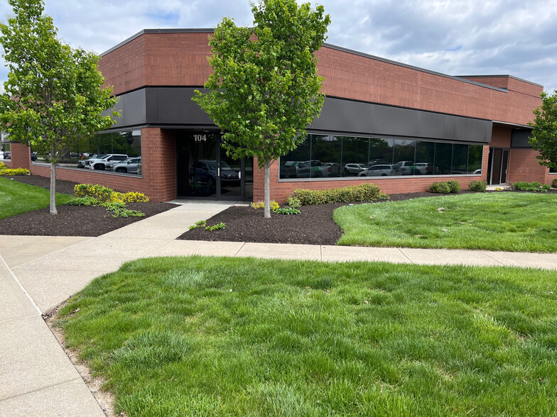 9855 Crosspoint Blvd, Indianapolis, IN for sale - Building Photo - Image 1 of 1