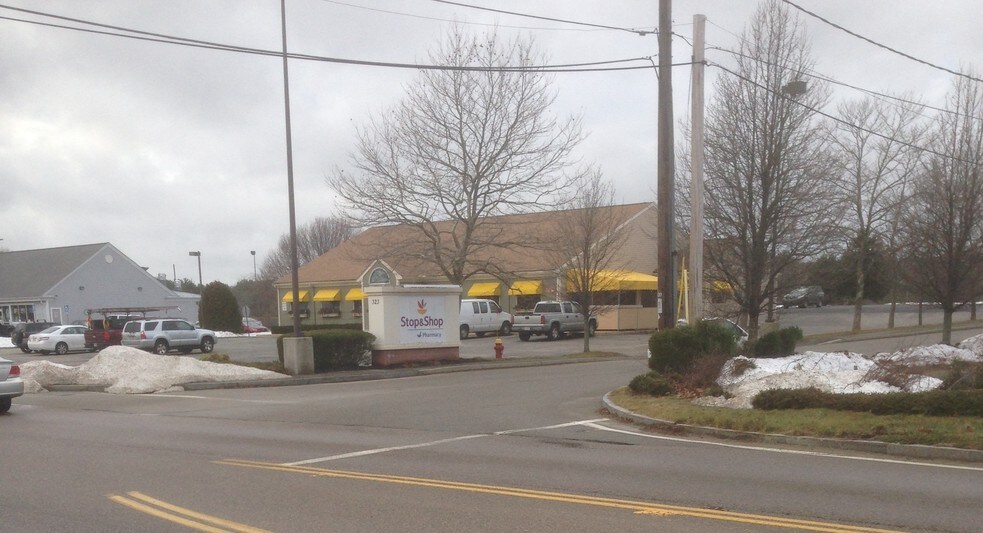 327 Plymouth St, Halifax, MA 02338