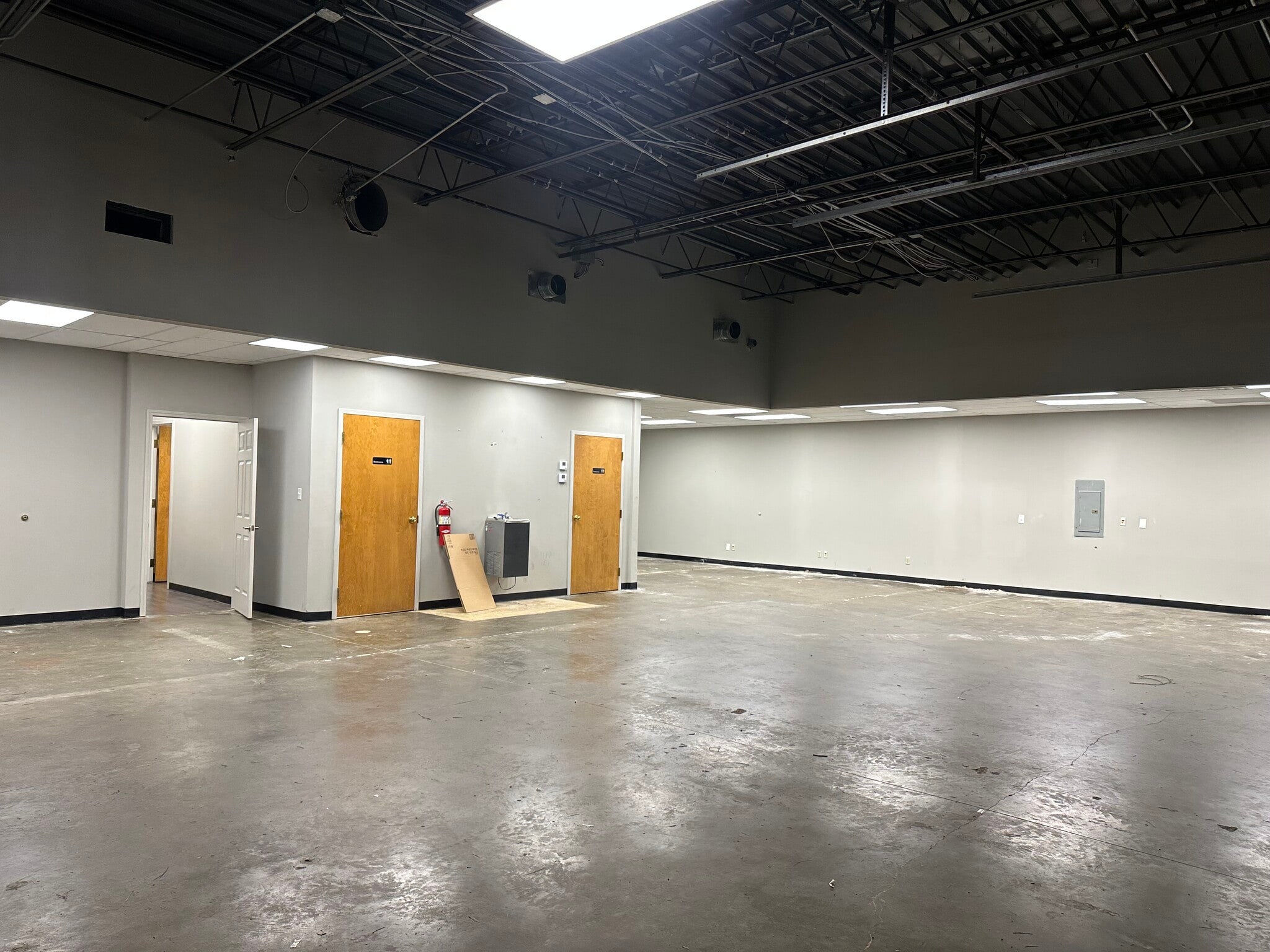 2170 Business Center Dr, Memphis, TN for lease Interior Photo- Image 1 of 16