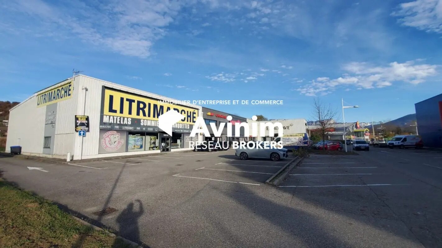 Retail in Epagny Metz-Tessy for lease Building Photo- Image 1 of 2