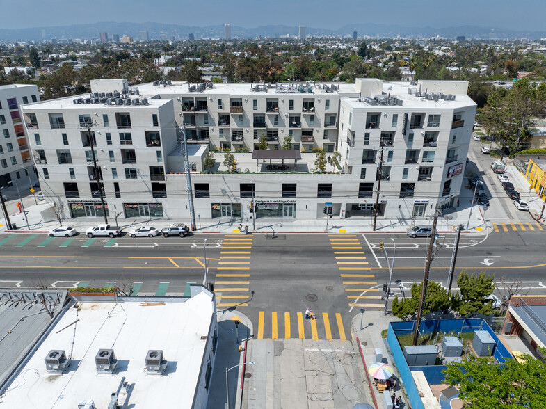 5181 W Adams Blvd, Los Angeles, CA for lease - Building Photo - Image 1 of 28