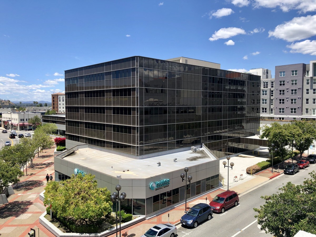 225 W Broadway, Glendale, CA 91204