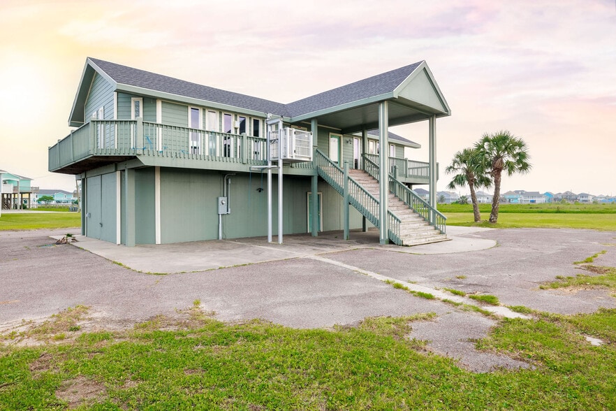 3120 Hwy 87, Crystal Beach, TX for sale - Building Photo - Image 2 of 25