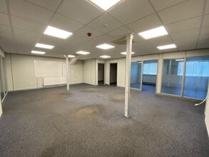 St Cenydd Rd, Caerphilly for lease Interior Photo- Image 2 of 4