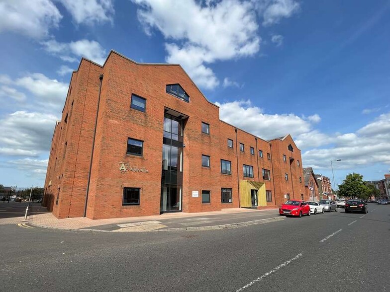 106 University St, Belfast for lease - Building Photo - Image 3 of 3