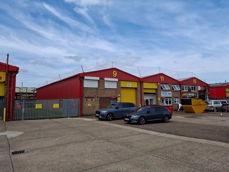 1-15 Barley Way Lowestoft portfolio of 2 properties for sale on LoopNet.com - Building Photo - Image 2 of 4