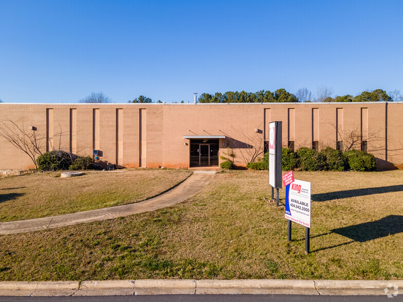 4402-4404 Sentry Dr, Tucker, GA for lease - Building Photo - Image 3 of 11