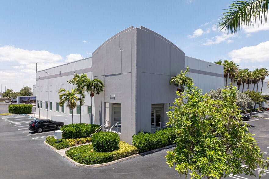 3450 NW 115th Ave, Miami, FL for lease - Building Photo - Image 1 of 37
