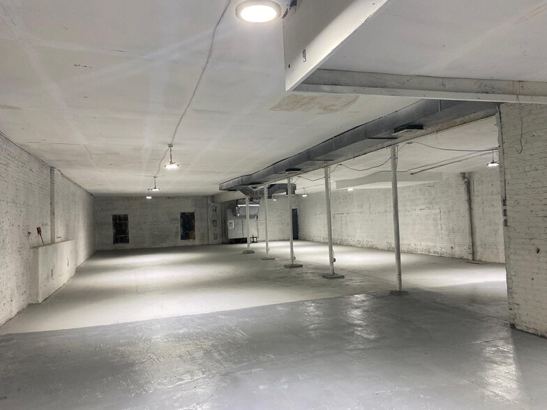 2543 Jerome Ave, Bronx, NY for lease - Building Photo - Image 1 of 2