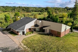 More details for 425 N Michigan Ave, Beulah, MI - Office for Sale