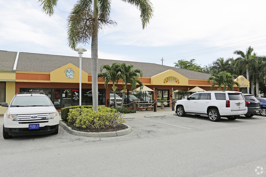 975-997 3rd Ave N, Naples, FL for lease - Building Photo - Image 3 of 4