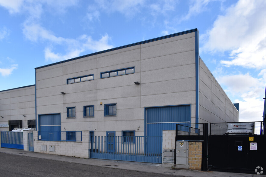 Calle Industria, 12, CAMARMA DE ESTERUELAS, Madrid for sale - Primary Photo - Image 1 of 21