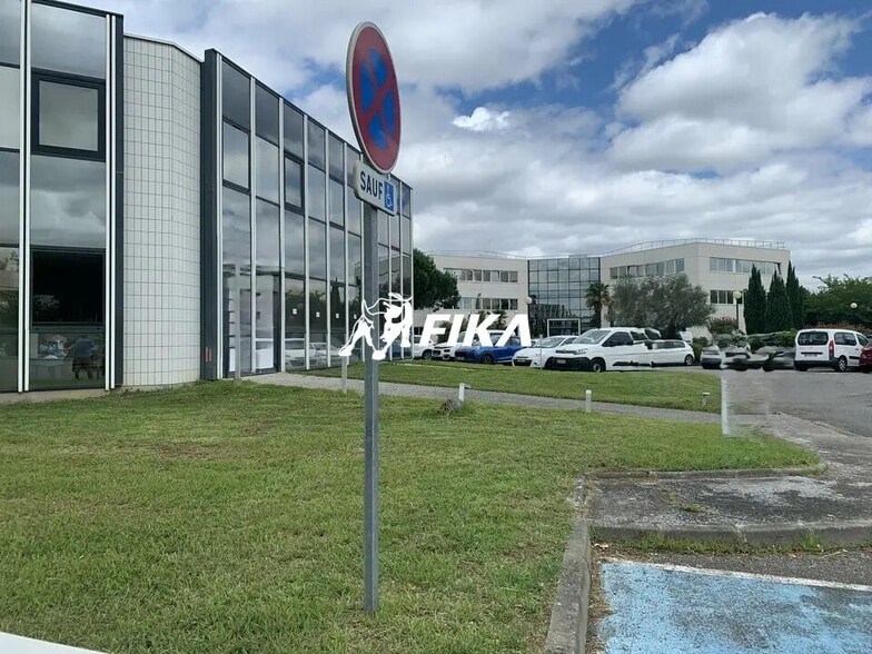 Office in Toulouse for lease - Building Photo - Image 2 of 10