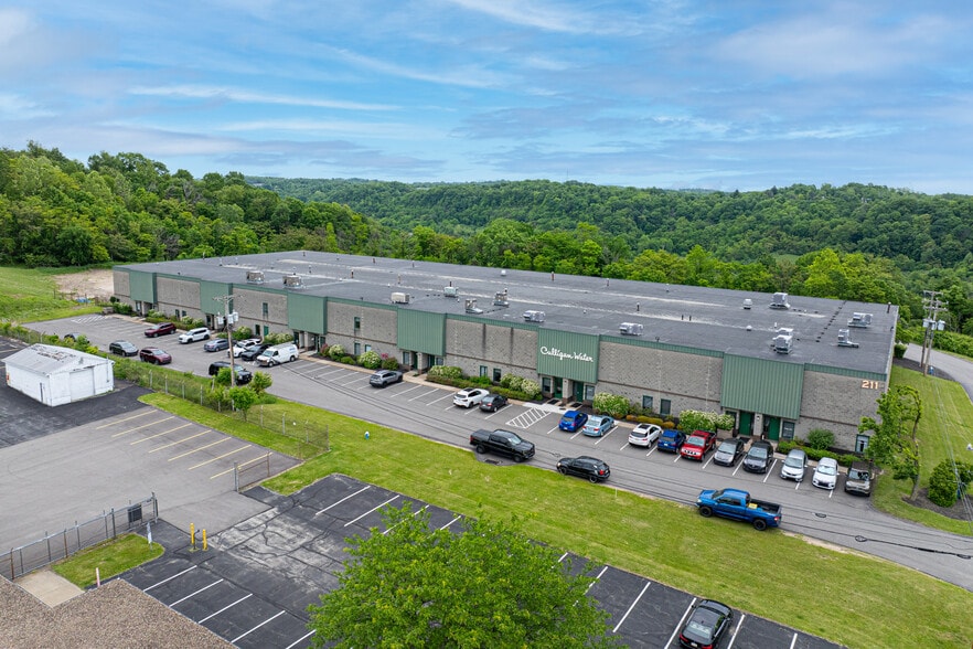 211 Overlook Dr, Sewickley, PA for lease - Building Photo - Image 2 of 6