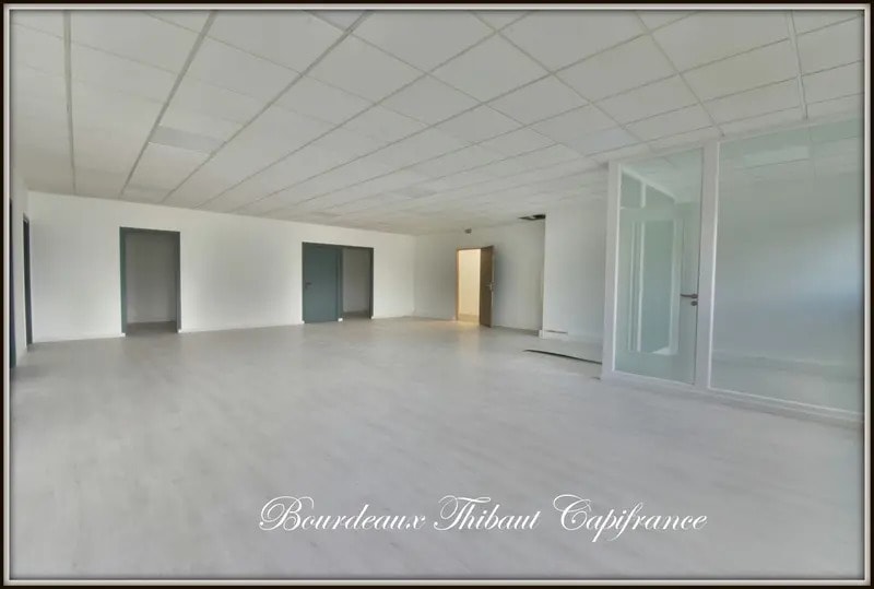 Office in Trappes for sale - Interior Photo - Image 2 of 7