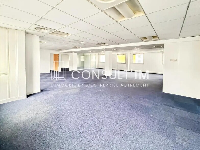 Office in Boulogne-Billancourt for lease - Building Photo - Image 3 of 8