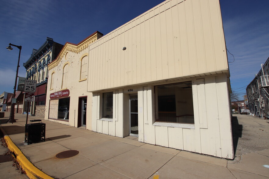 432 E Main St, Waupun, WI for sale - Building Photo - Image 1 of 1