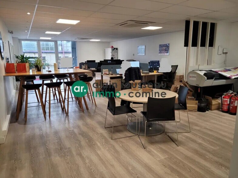 Flex in La Chapelle-sur-Erdre for lease - Interior Photo - Image 2 of 4