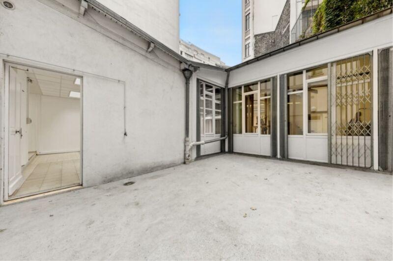 Office in Paris for sale - Building Photo - Image 2 of 16