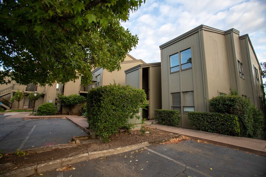 5000 Bechelli Ln, Redding, CA for sale - Building Photo - Image 1 of 1