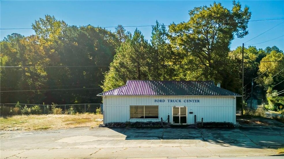 Showroom and industrial portfolio portfolio of 2 properties for sale on LoopNet.com - Building Photo - Image 2 of 13