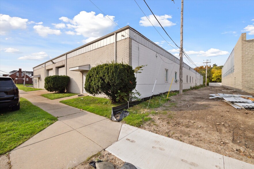 22615-22621 Ryan Rd, Warren, MI for sale - Building Photo - Image 3 of 20