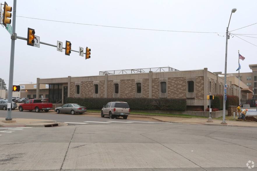 100 NE 5th St, Oklahoma City, OK for lease - Building Photo - Image 3 of 4