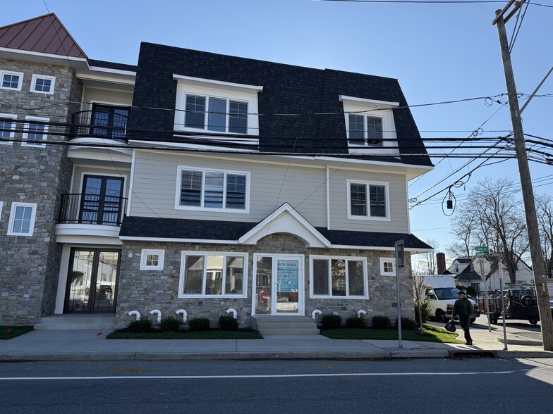 400 Oak St, Copiague, NY for lease - Building Photo - Image 1 of 23