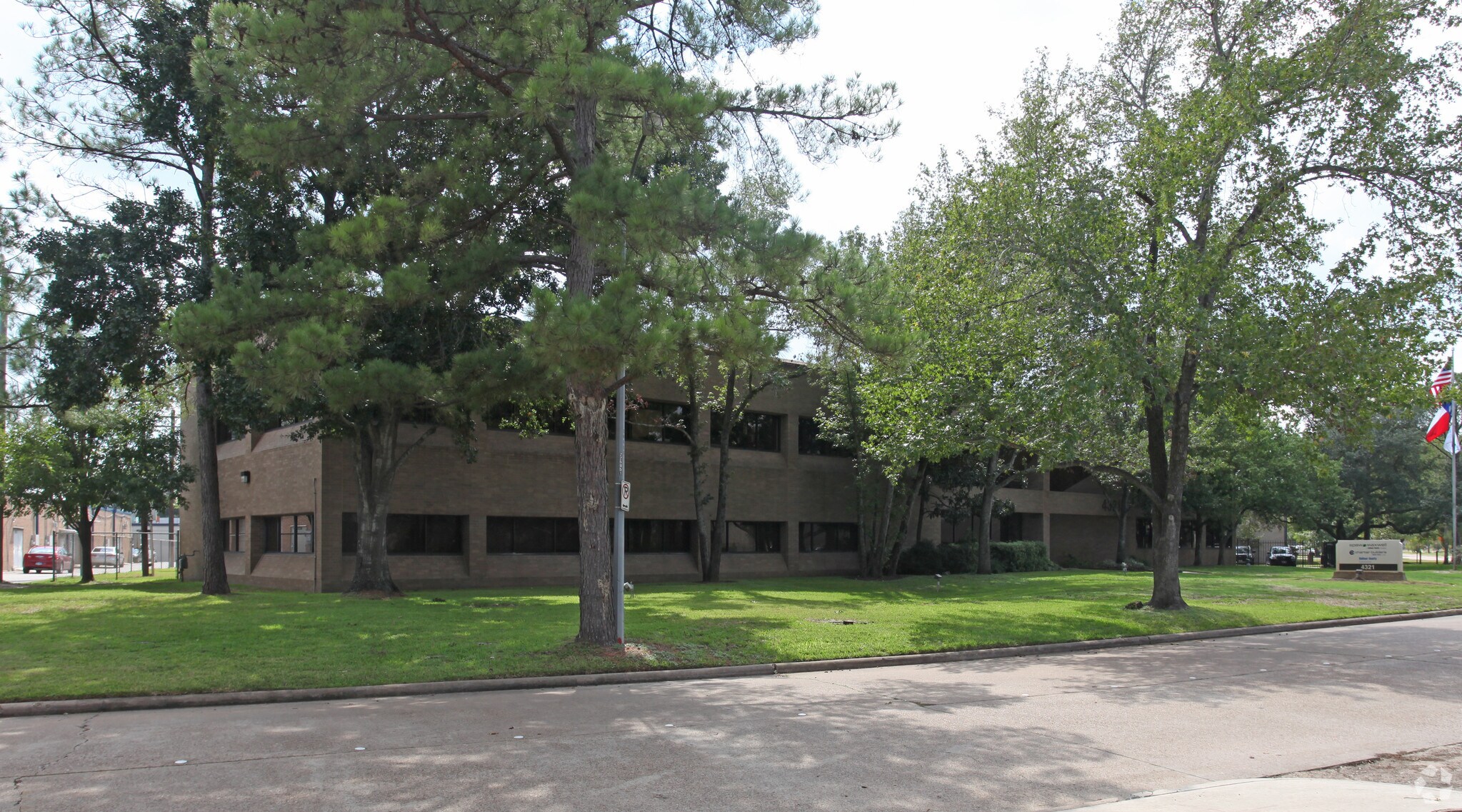 4321 Directors Row, Houston, TX for sale Building Photo- Image 1 of 1