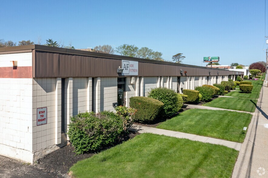 991-1099 Waterman Ave, East Providence, RI for sale - Primary Photo - Image 1 of 1