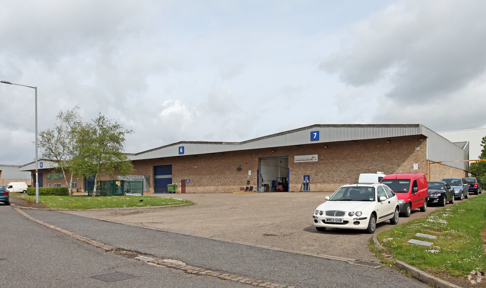 4-7 Deans Rd, Milton Keynes for lease - Building Photo - Image 3 of 4