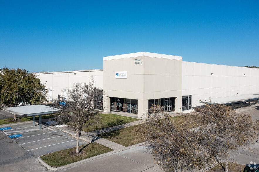6550 W Sam Houston Pky N, Houston, TX for lease - Building Photo - Image 3 of 21